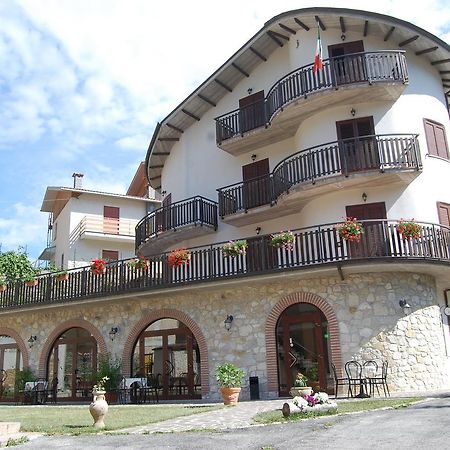 B&B La Tana Dell'Orso Villalago エクステリア 写真