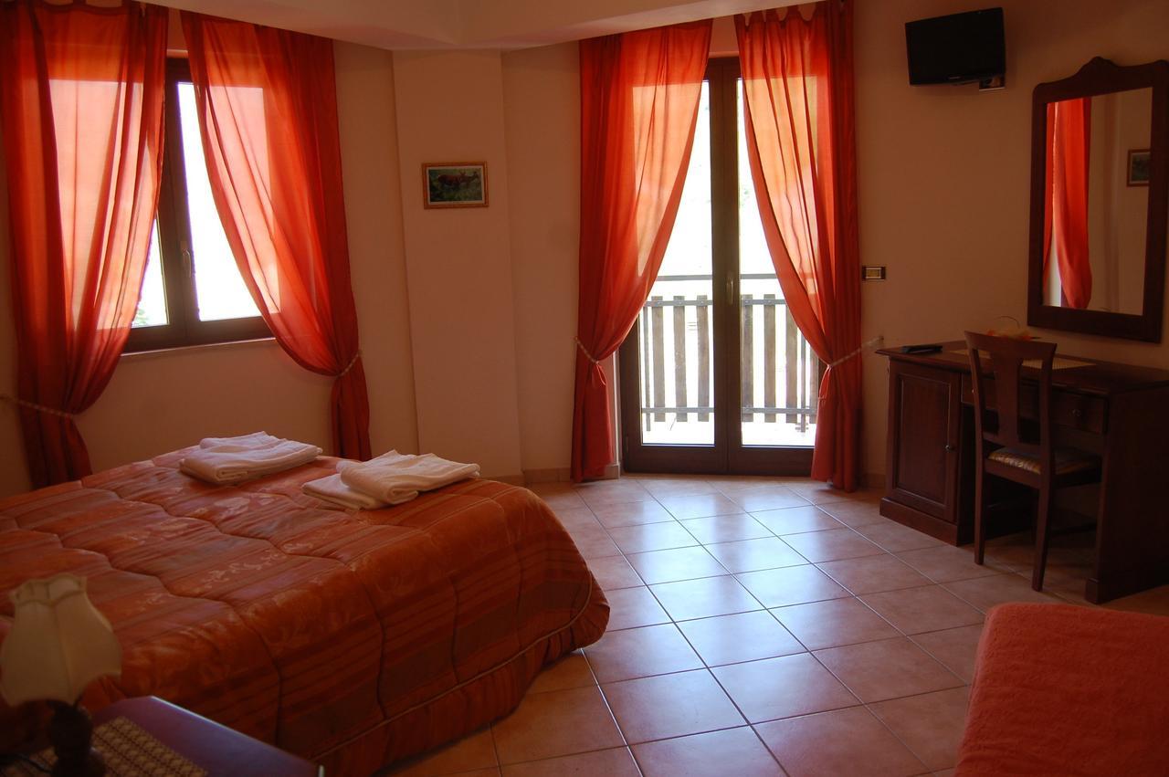 B&B La Tana Dell'Orso Villalago エクステリア 写真