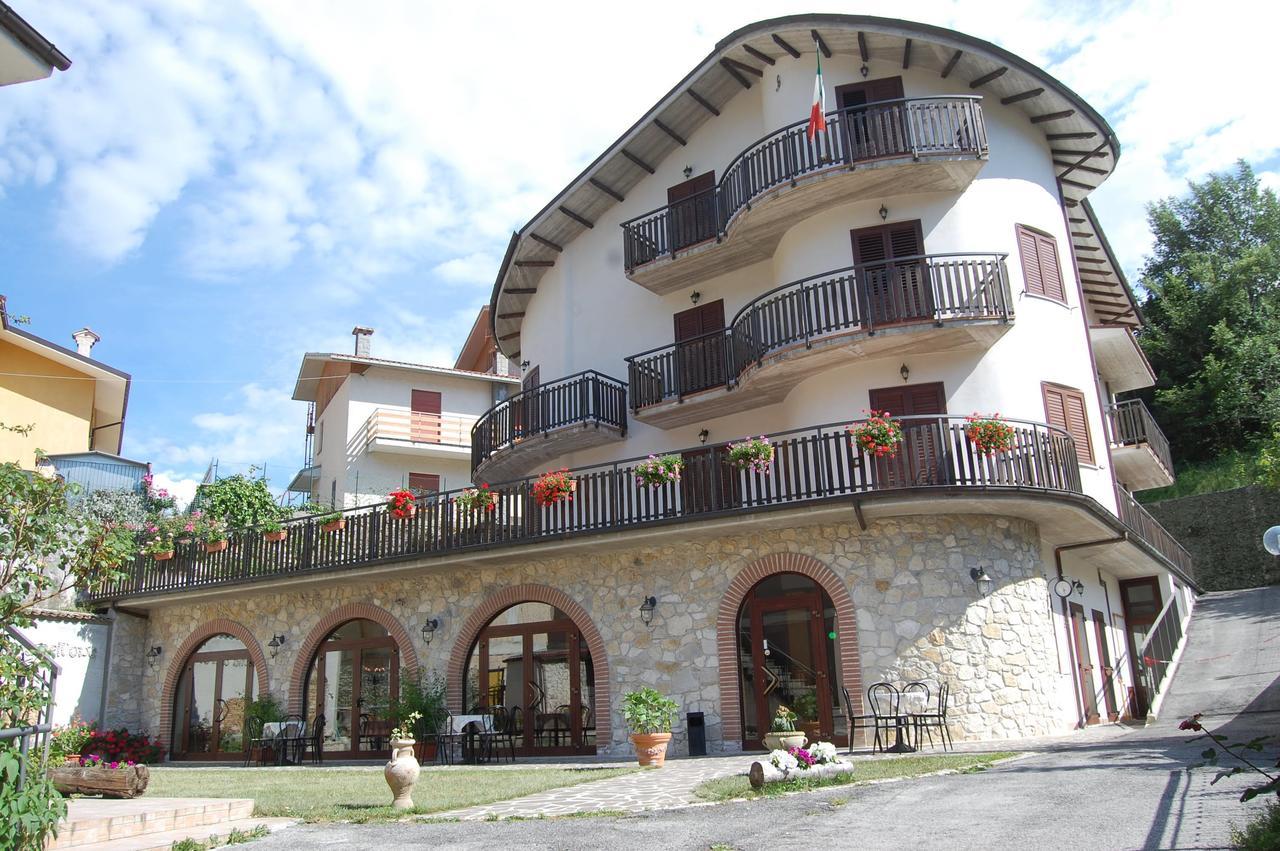 B&B La Tana Dell'Orso Villalago エクステリア 写真