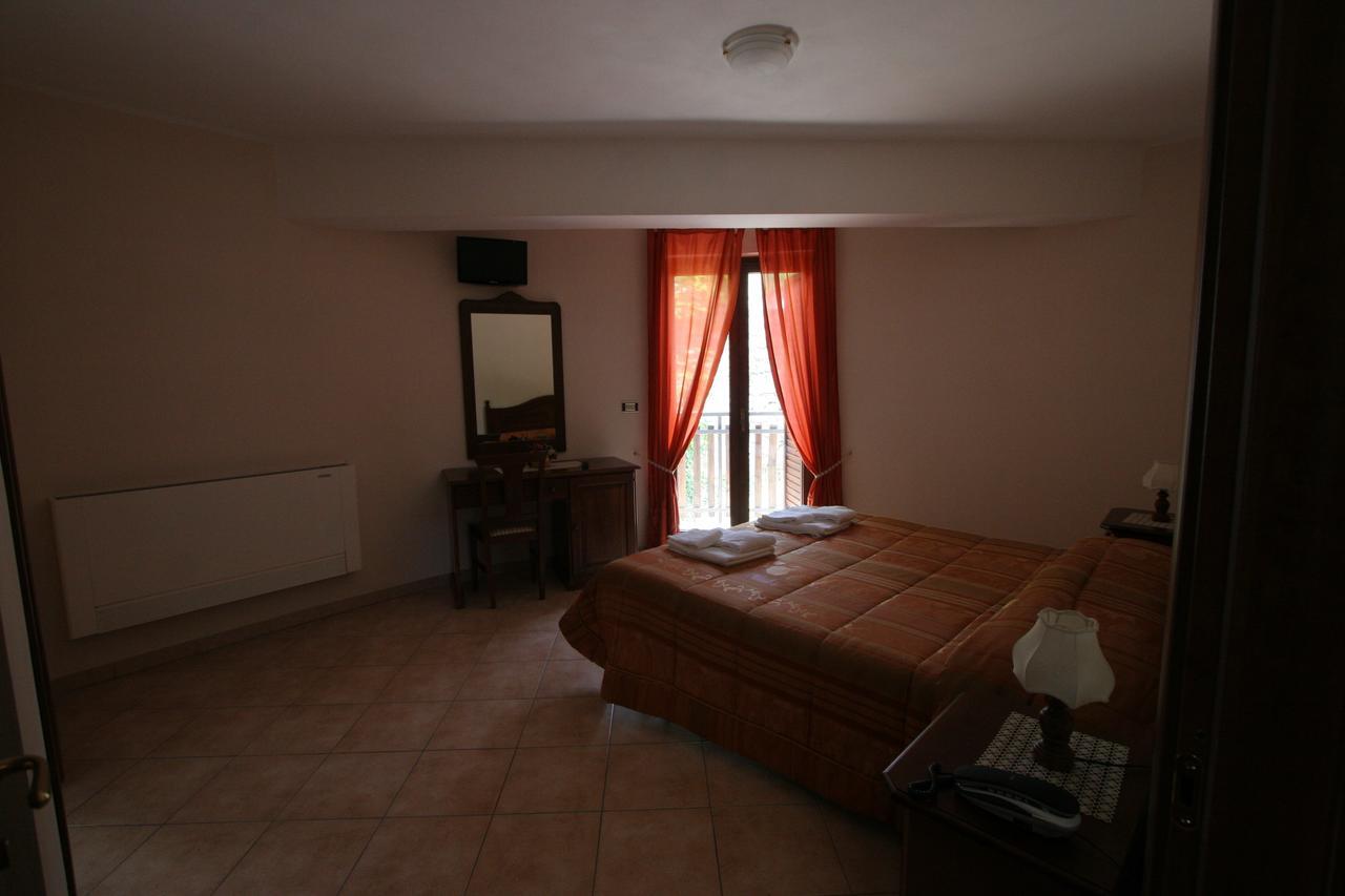 B&B La Tana Dell'Orso Villalago エクステリア 写真