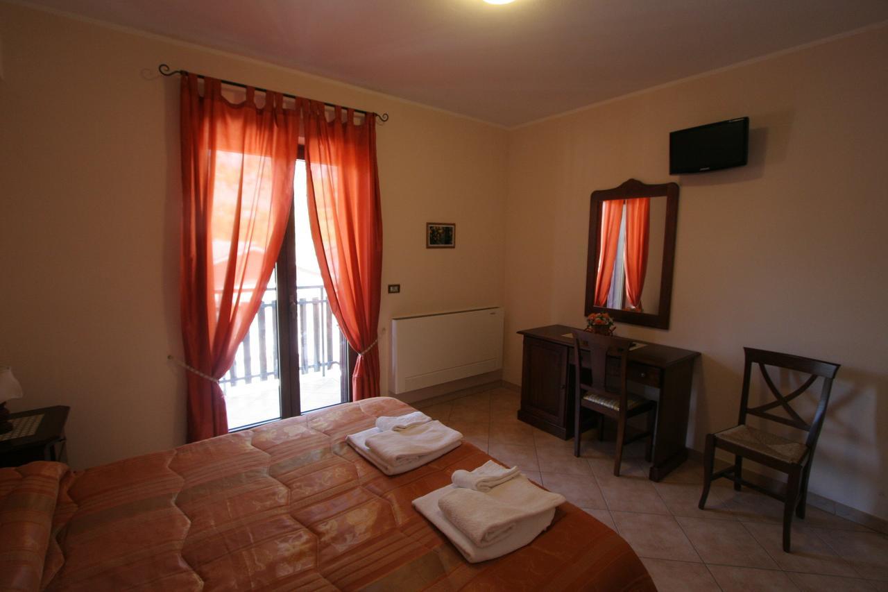 B&B La Tana Dell'Orso Villalago エクステリア 写真