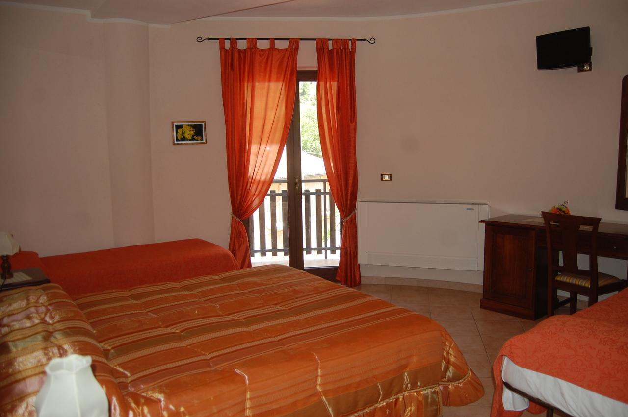 B&B La Tana Dell'Orso Villalago エクステリア 写真
